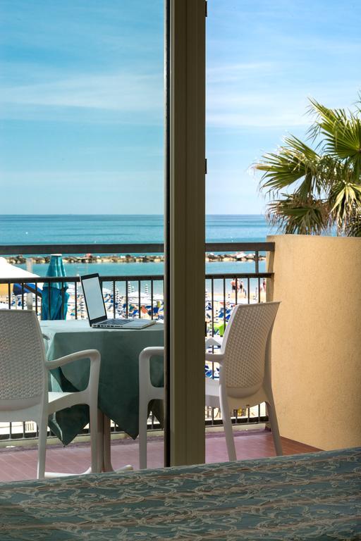 Hotel Belsoggiorno Cattolica Exteriér fotografie